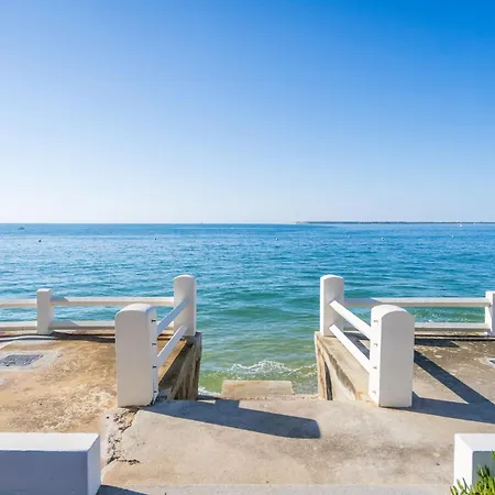 Charme Et Authenticite Pour Cette D Exception Acces Prive Au Bassin Villa