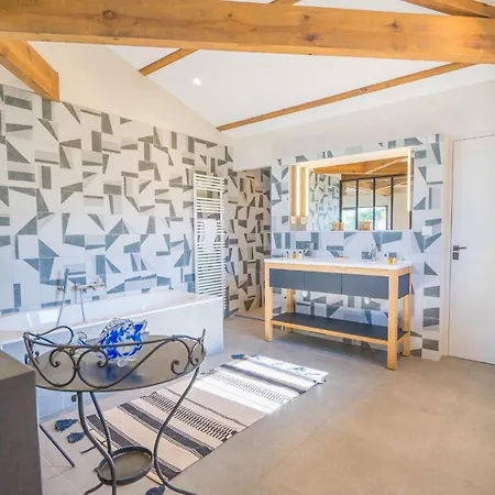 Villa Charme Et Authenticite Pour Cette D Exception Acces Prive Au Bassin